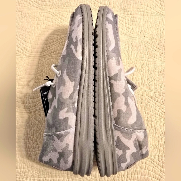 NWT Hey Dude Men's Gray Camo Wally Slip On Shoes - Picture 5 of 10
